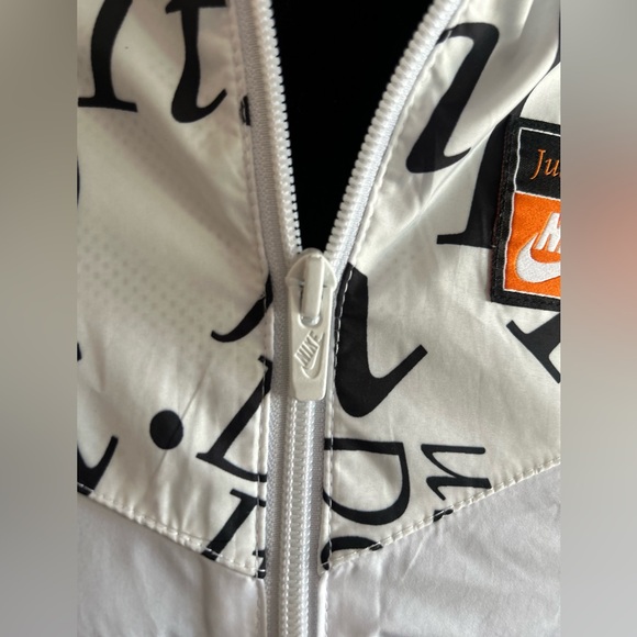 Juniors Nike Sportswear Windbreaker Windrunner Jacket White Hooded Cost M NWT - Picture 16 of 16